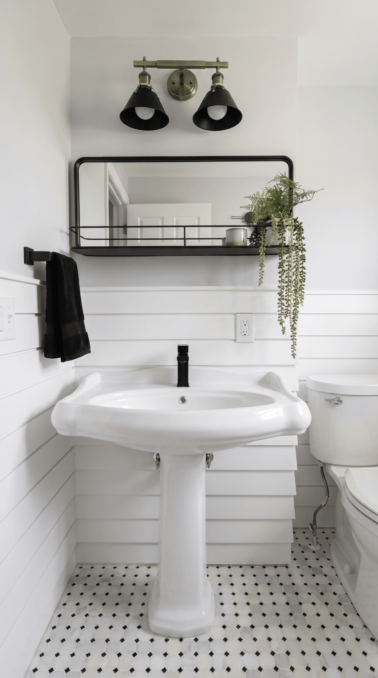 Malta Townhouse Bath Details image 3